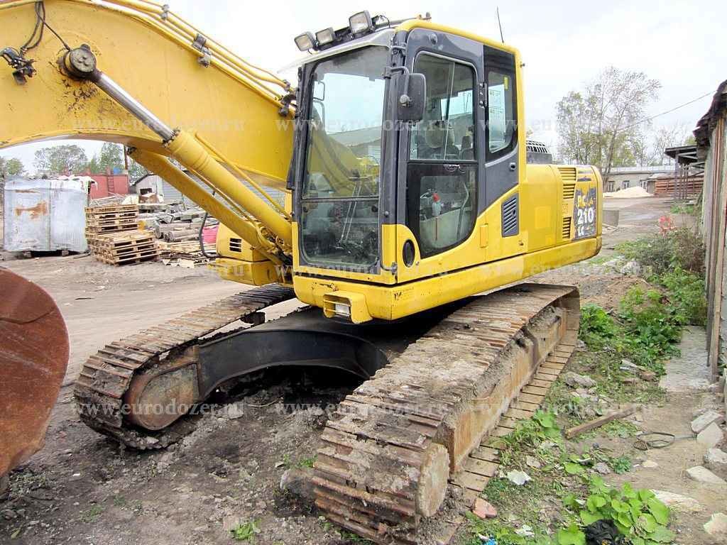 Вес экскаватора комацу. Komatsu pc210. Гусеничный экскаватор Komatsu pc210. Экскаватор Комацу 210. Pc210 Komatsu вес.